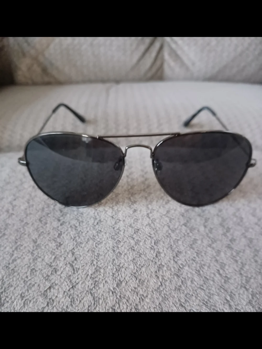 Foster Grant Aviator Sunglasses in Gunmetal with Dark Gray Lenses